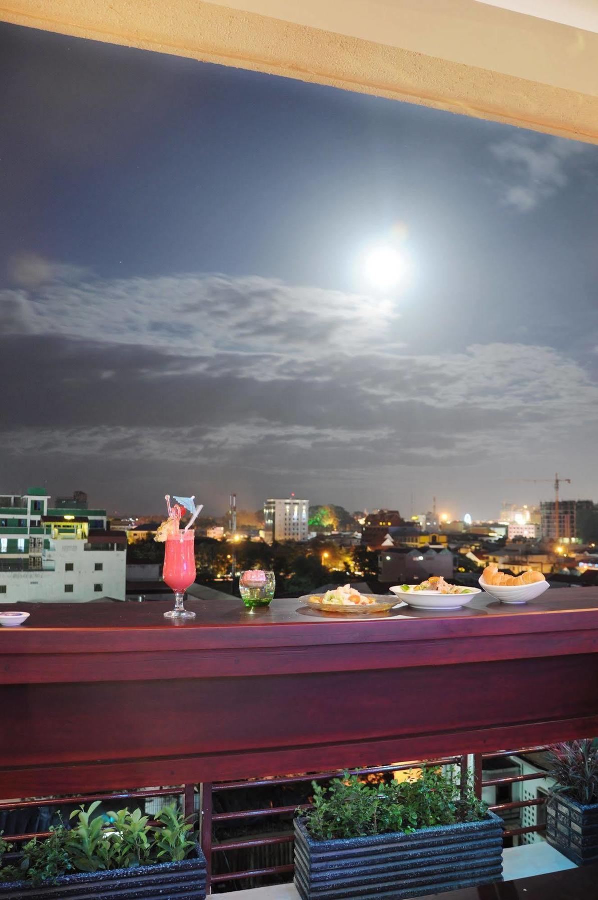 V N E Hotel Phnom Penh Eksteriør billede